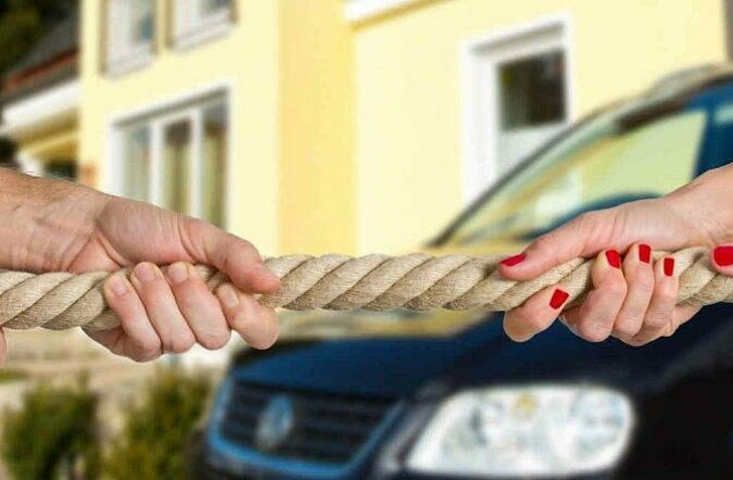 Как разделить автомобиль при разводе в 2026 году: продажа, компенсация, налоги